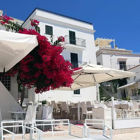 Piazzetta Petrone Apartments + Parking Vieste Exterior photo