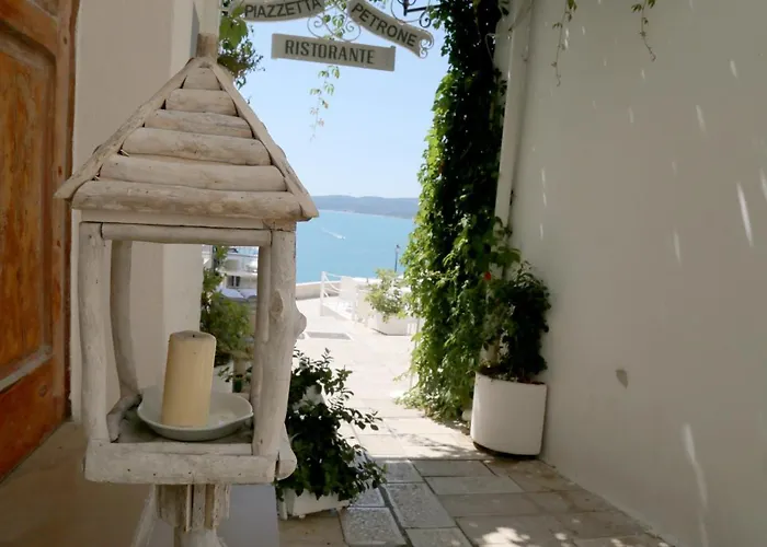 Piazzetta Petrone Apartments + Parking
