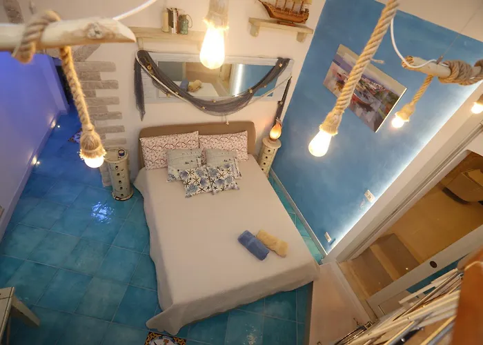 Piazzetta Petrone Apartments + Parking