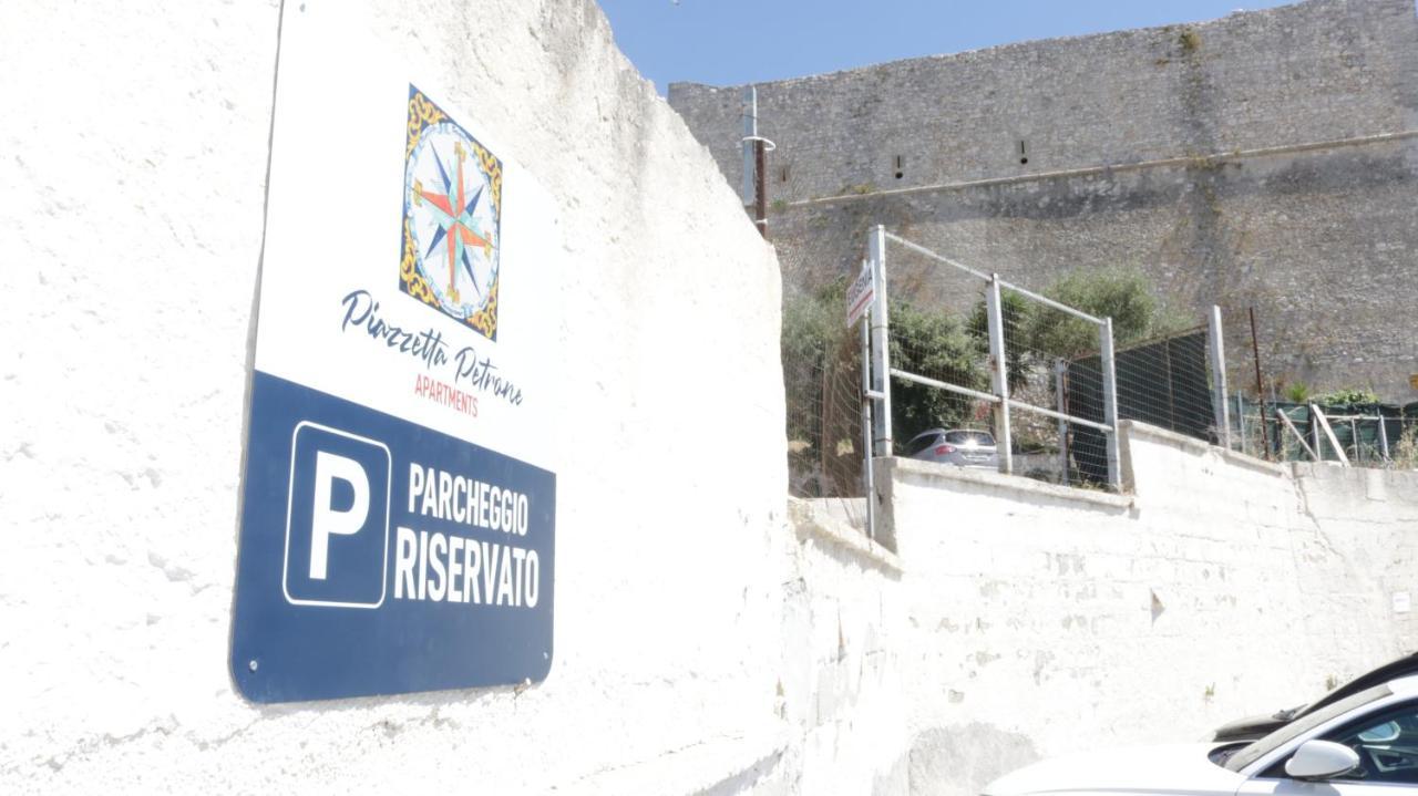 Piazzetta Petrone + Parking