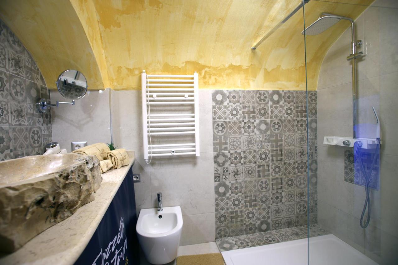 Piazzetta Petrone + Parking * Vieste