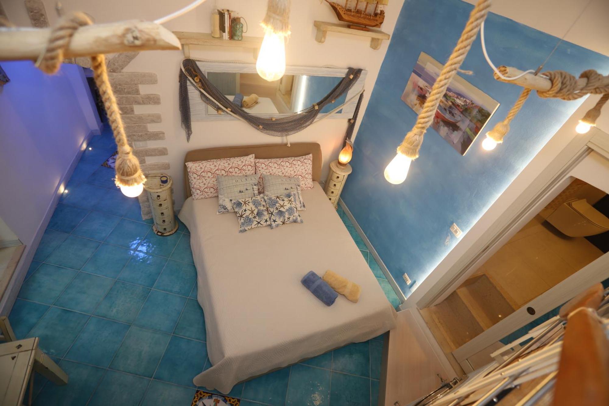 Piazzetta Petrone + Parking Apartment *