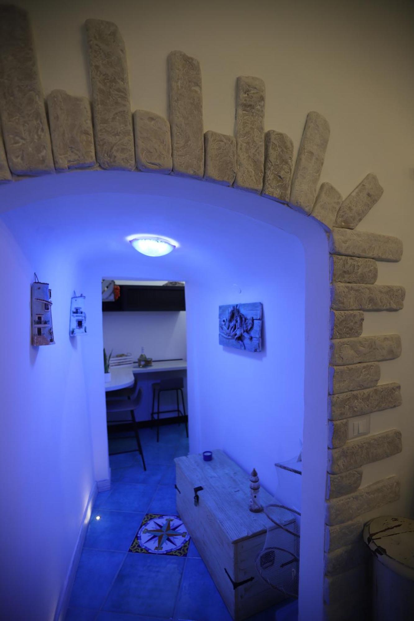 Piazzetta Petrone + Parking